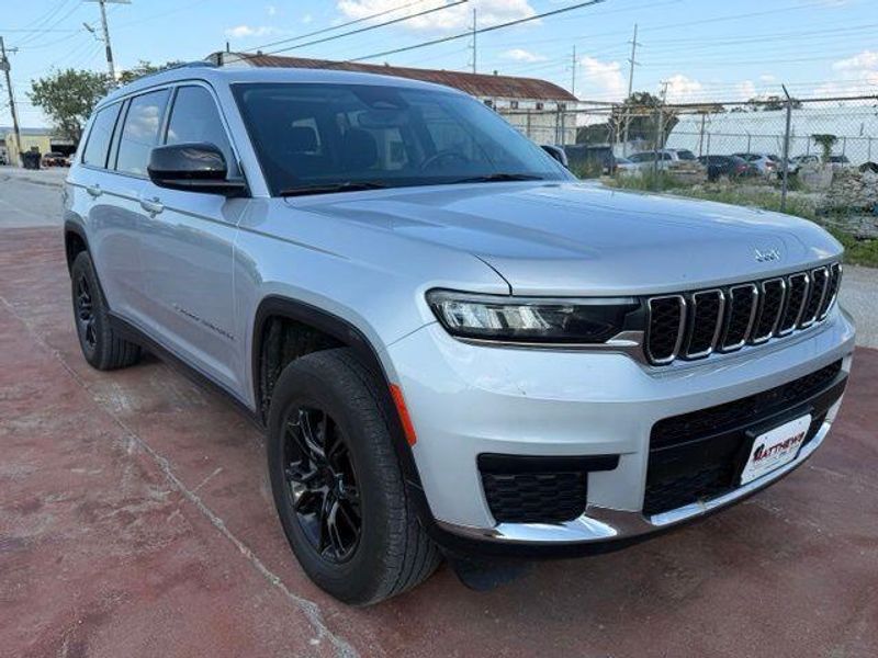 Used 2023 Jeep Grand Cherokee L LaredoImage 3