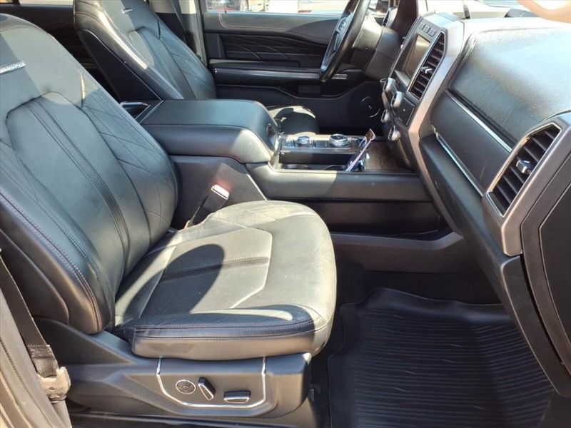 2020 Ford Expedition MAX Platinum photo 3