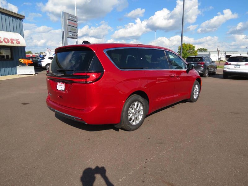 2026 Chrysler Voyager LX photo 3