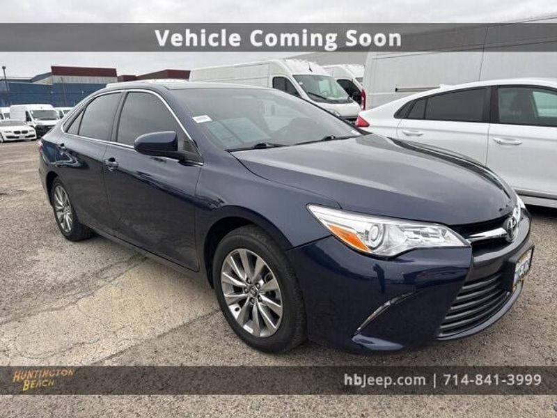2017 Toyota Camry XLEImage 3