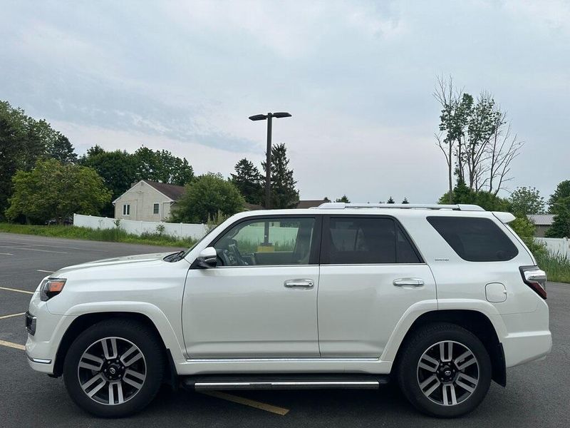 2016 Toyota 4Runner LimitedImage 9