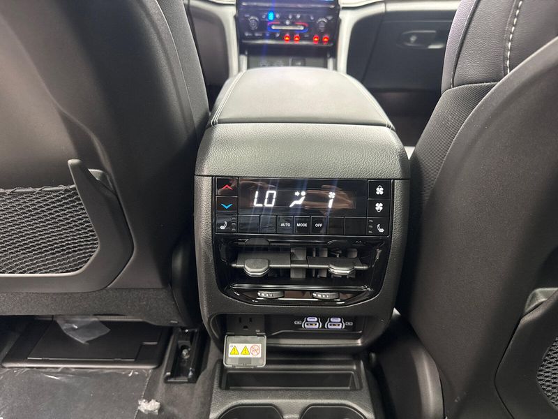 2025 Jeep Grand Cherokee L Limited 4x4Image 20