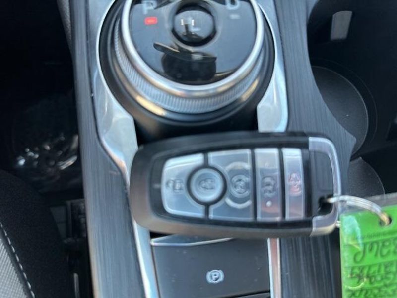 2022 Ford Escape SEImage 33