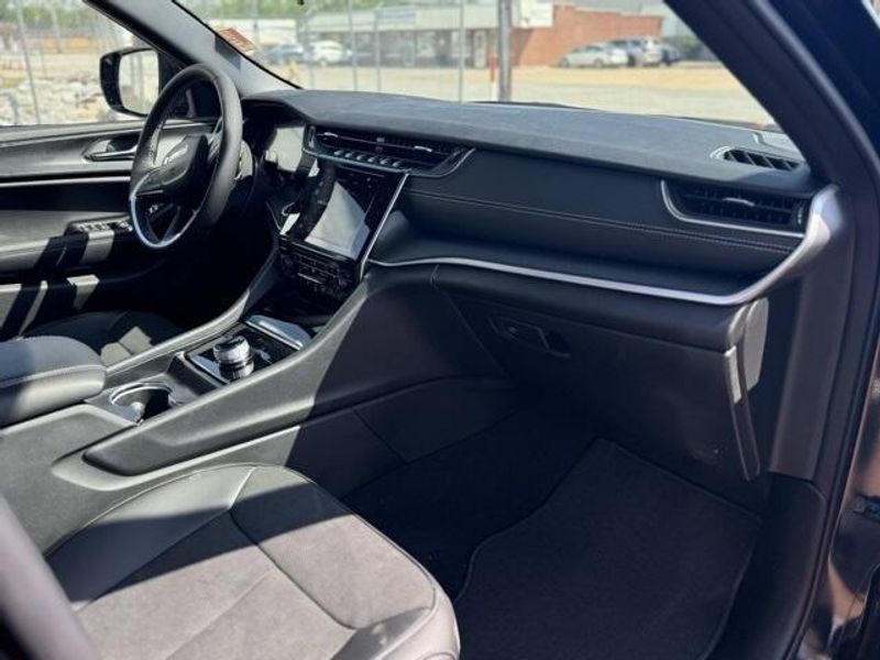 New 2025 Jeep Grand Cherokee Altitude X 4x2Image 14