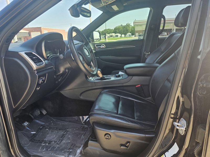 Used 2017 Jeep Grand Cherokee LimitedImage 12