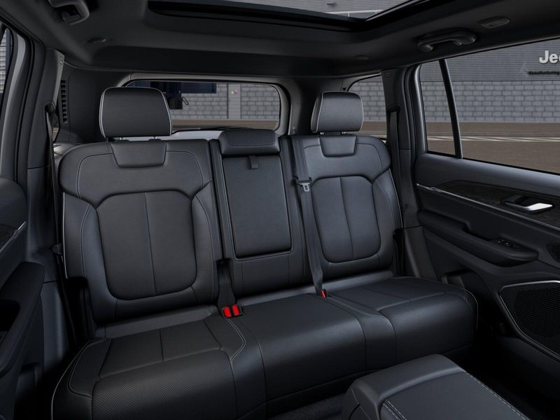 New 2026 Jeep Grand Cherokee Limited Reserve 4x4Image 15