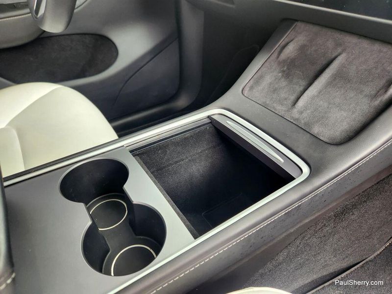 2024 Tesla Model Y Long RangeImage 44
