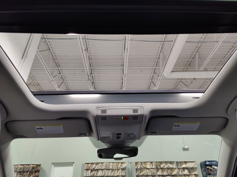 Used 2025 Volkswagen Jetta SE w/SunroofImage 21