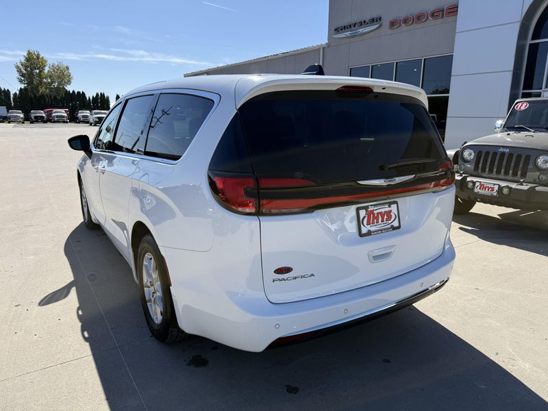 Used 2024 Chrysler Pacifica Touring LImage 37