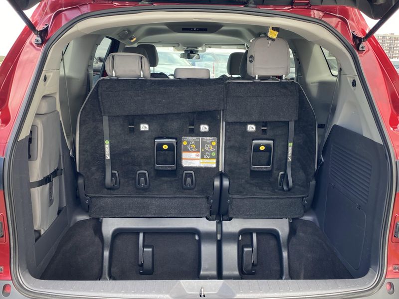 2024 Toyota Sienna LEImage 16