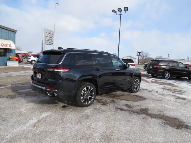 Used 2024 Jeep Grand Cherokee L Overland 4x4 4dr SUVImage 4