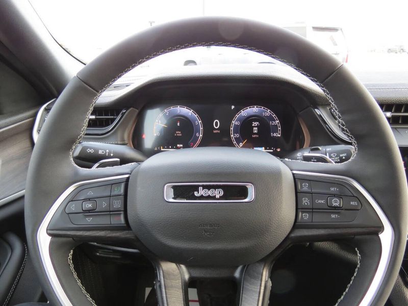 New 2026 Jeep Grand Cherokee Limited 4x4Image 11