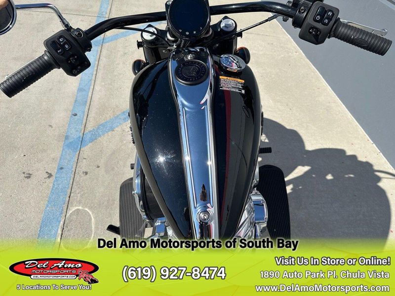 2022 Indian Motorcycle SUPER CHIEF LTD ABS  in a BLACK METALLIC exterior color. Del Amo Motorsports of South Bay (619) 547-1937 delamomotorsports.com 