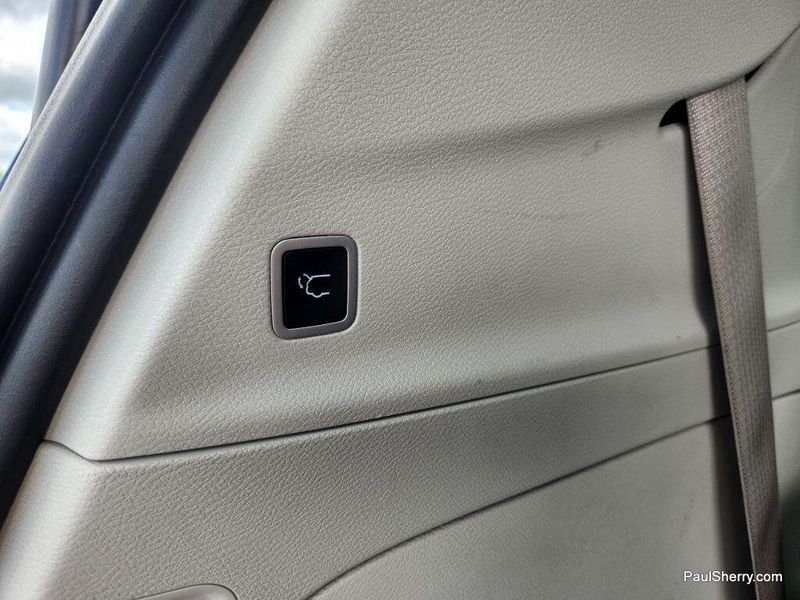 Used 2022 Chrysler Voyager LXImage 29