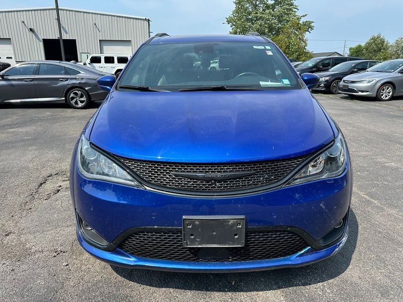 2020 Chrysler Pacifica Launch EditionImage 11