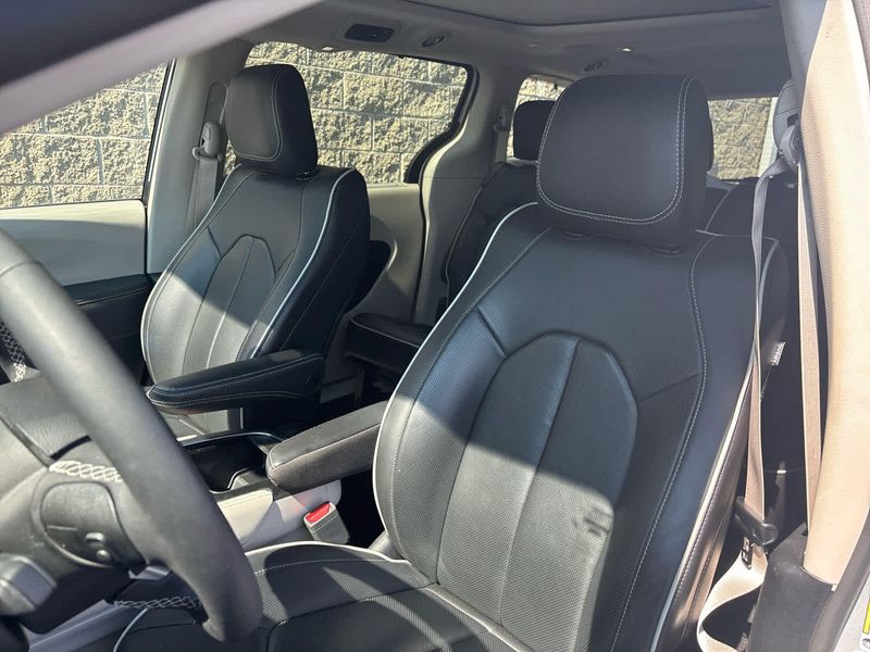 2023 Chrysler Pacifica Limited photo 19