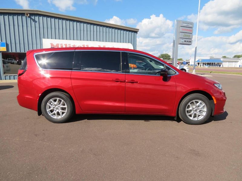 New 2026 Chrysler Voyager LxImage 1