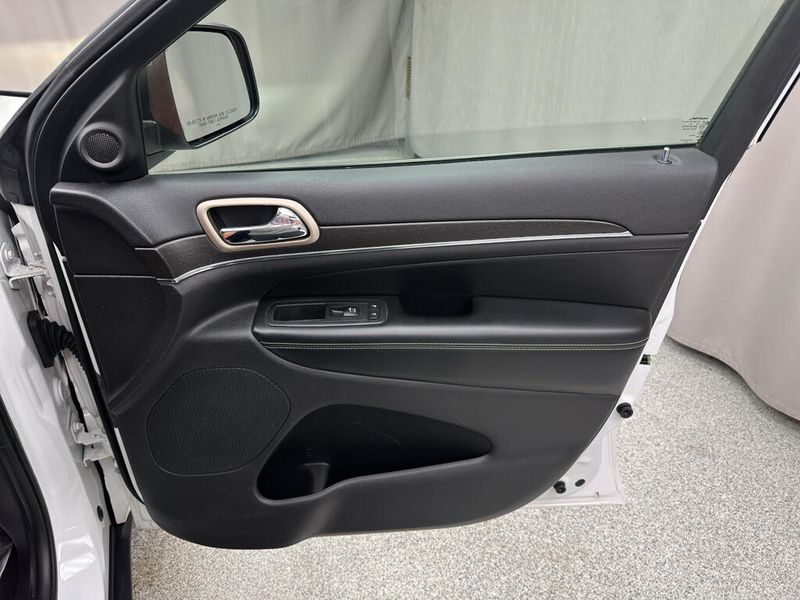 Used 2017 Jeep Grand Cherokee LimitedImage 17