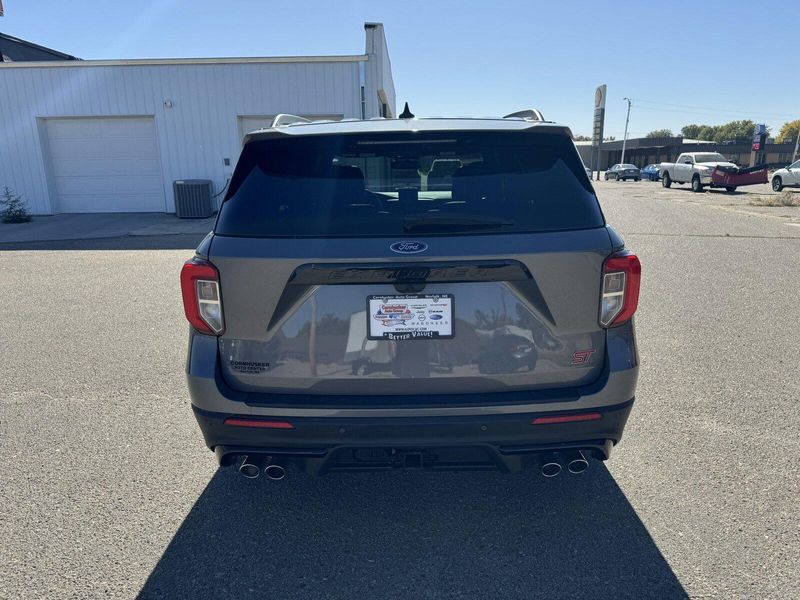 2024 Ford Explorer STImage 7