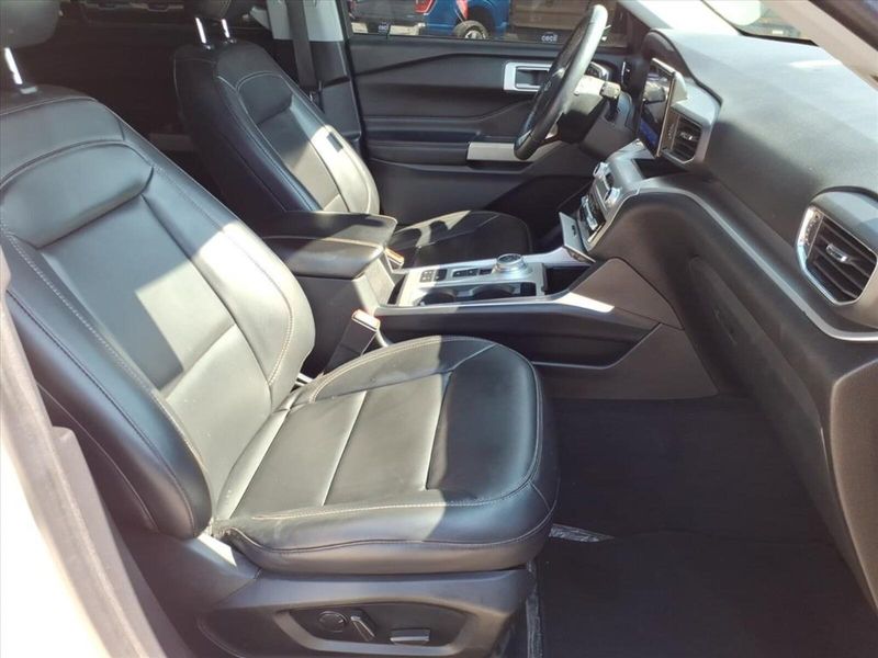2022 Ford Explorer XLT photo 3