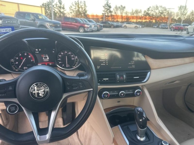 Used 2017 Alfa Romeo Giulia TiImage 10