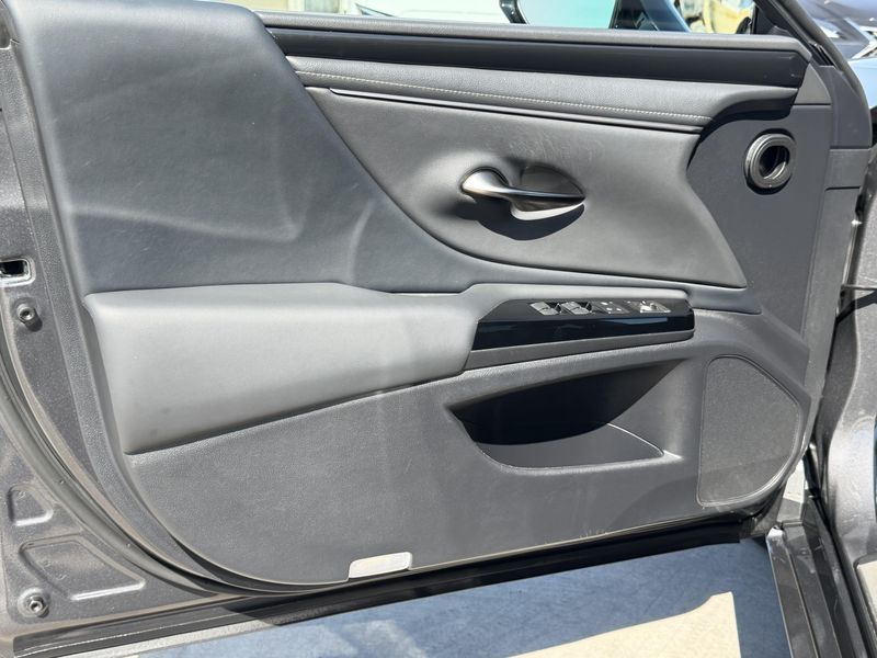 Used 2025 Lexus ES 350Image 15