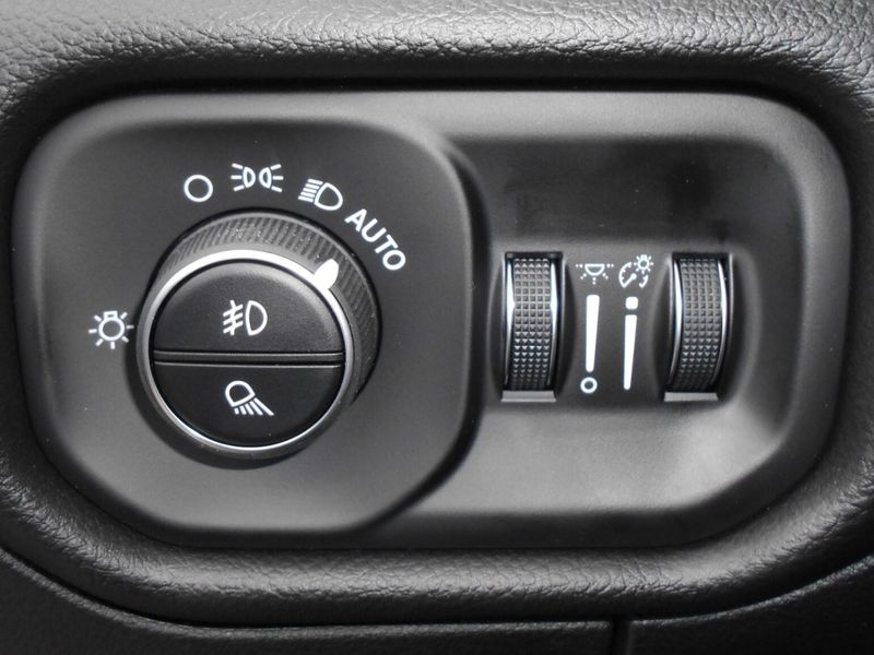 2025 RAM 1500 Big Horn Crew Cab 4x4 5