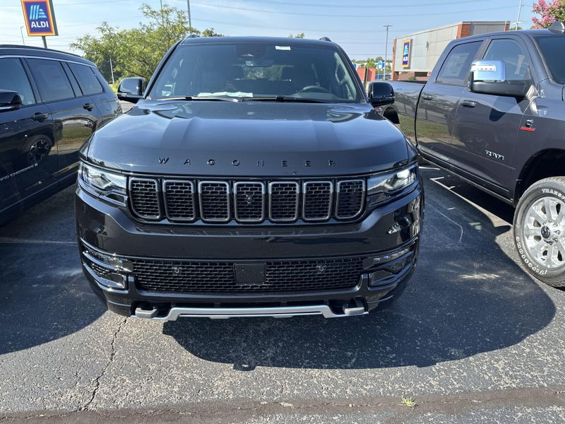 2025 Jeep Wagoneer Overland 4x4Image 2