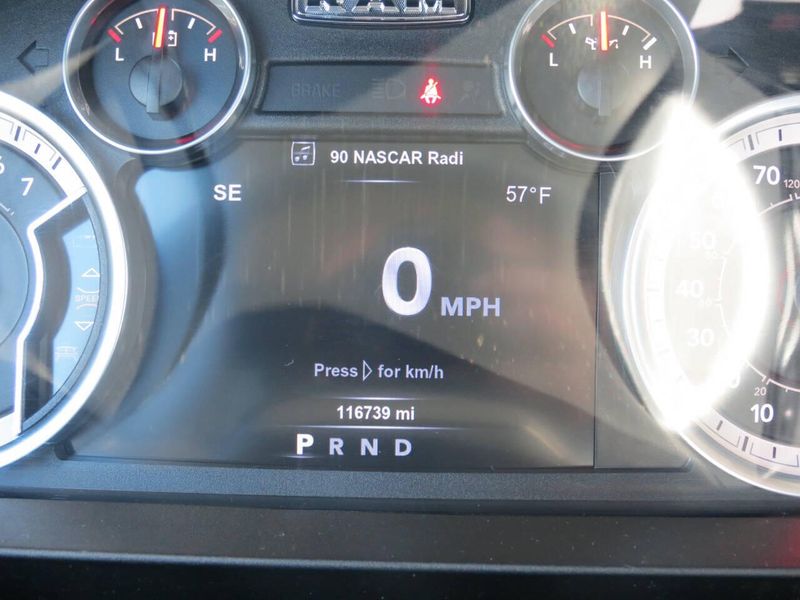 Used 2017 RAM 1500 SLT 4x4 4dr Crew Cab 5.5 ft. SB PickupImage 17