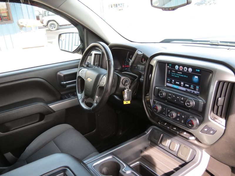 2018 Chevrolet Silverado 1500 LT Z71 4x4 4dr Crew Cab 5.8 ft. SBImage 18