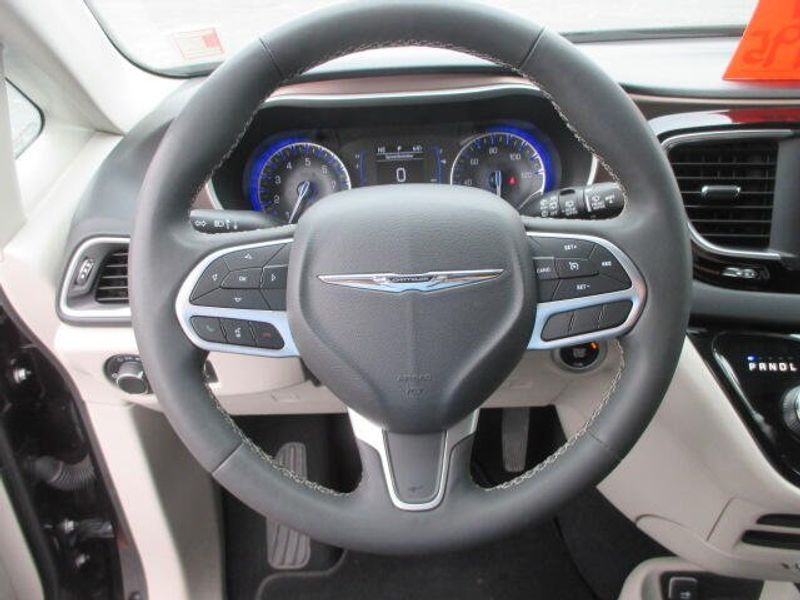 Used 2023 Chrysler Voyager LXImage 18