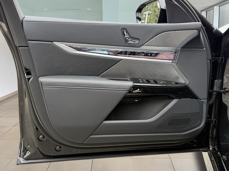 2025 BMW i7 eDrive50Image 18
