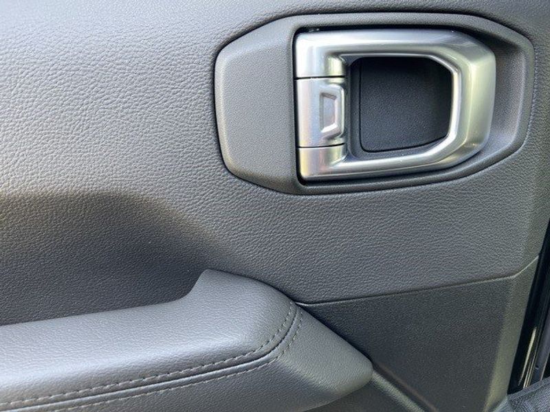 2023 Jeep Wrangler 4-door Sahara Altitude 4x4Image 16