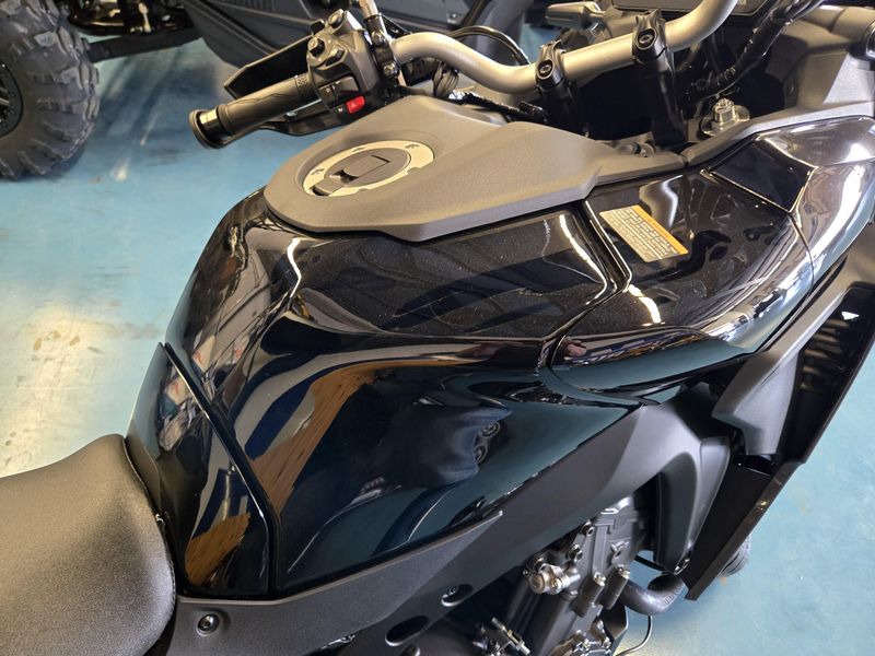 2025 Yamaha TRACER 9 RAVEN Image 14