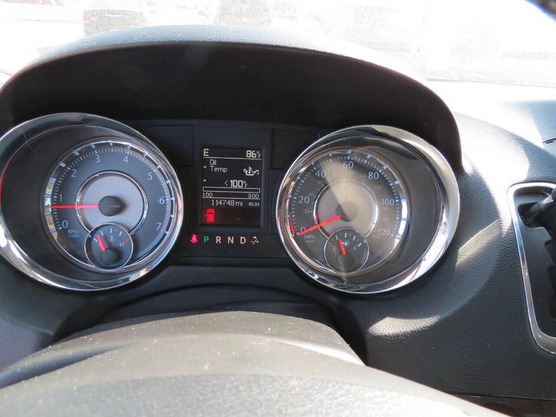 Used 2014 Chrysler Town & Country Touring 4dr Mini VanImage 14