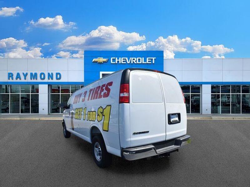 New 2025 Chevrolet Express 2500 Work VanImage 6