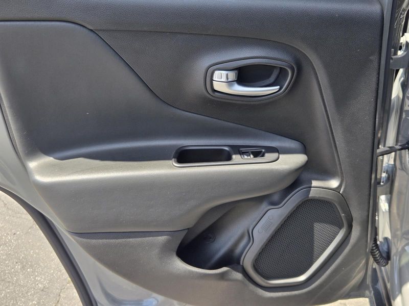 Used 2019 Jeep Renegade Altitude FWD