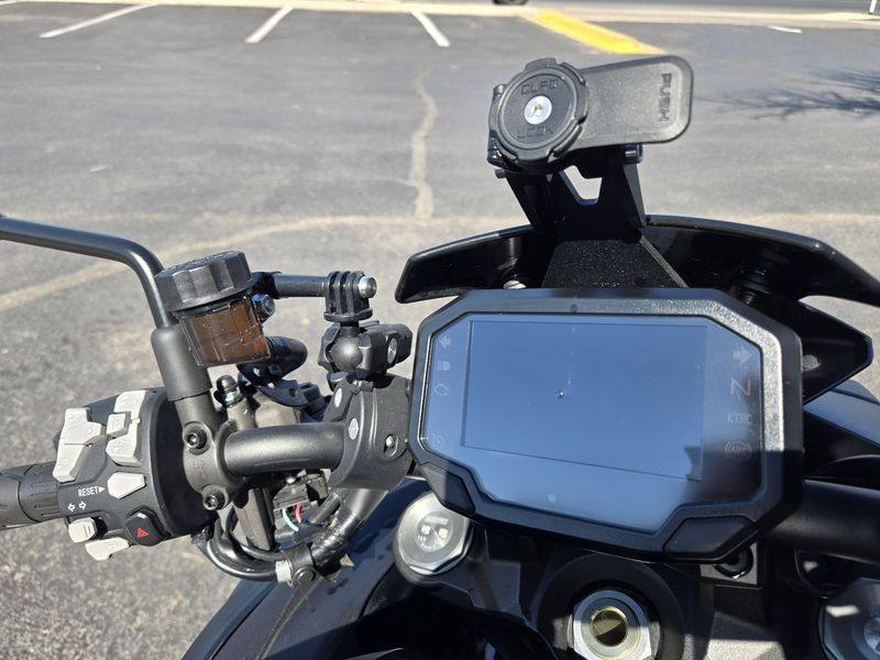 2021 Kawasaki Z H2 Base Image 17
