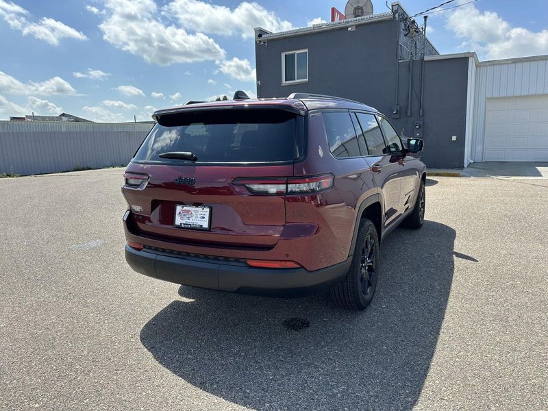 2024 Jeep Grand Cherokee L Altitude XImage 8