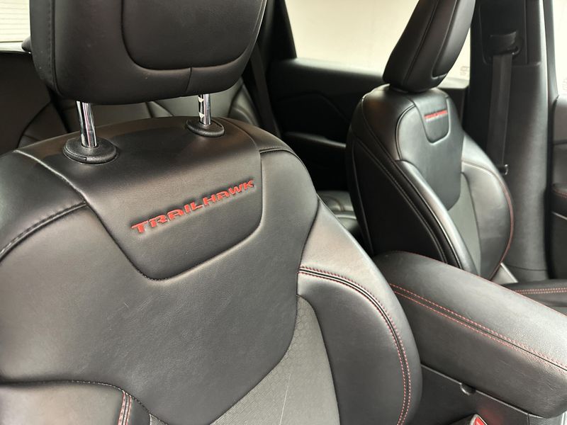Used 2019 Jeep Cherokee TrailhawkImage 19