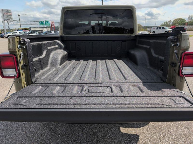 2025 Jeep Gladiator Nighthawk 4x4Image 28