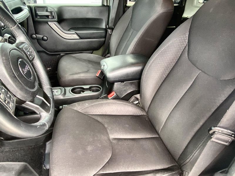Used 2015 Jeep Wrangler Unlimited SportImage 17