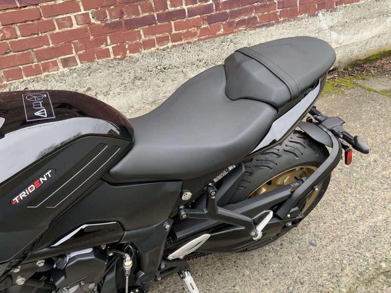 2027 Triumph TRIDENT 800