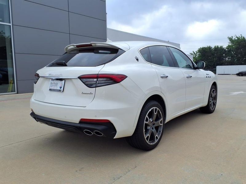 Used 2023 Maserati Levante ModenaImage 2