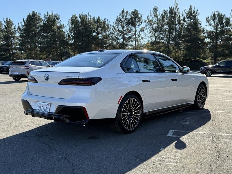Used 2025 BMW i7 eDrive50Image 8