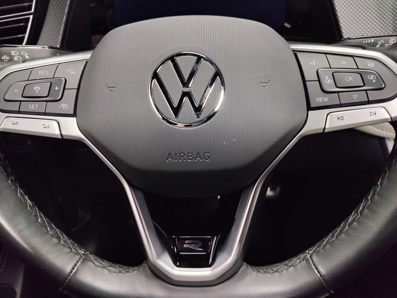 Used 2025 Volkswagen Atlas Cross Sport SEL Premium R-Line w/Sunroof/NavImage 32