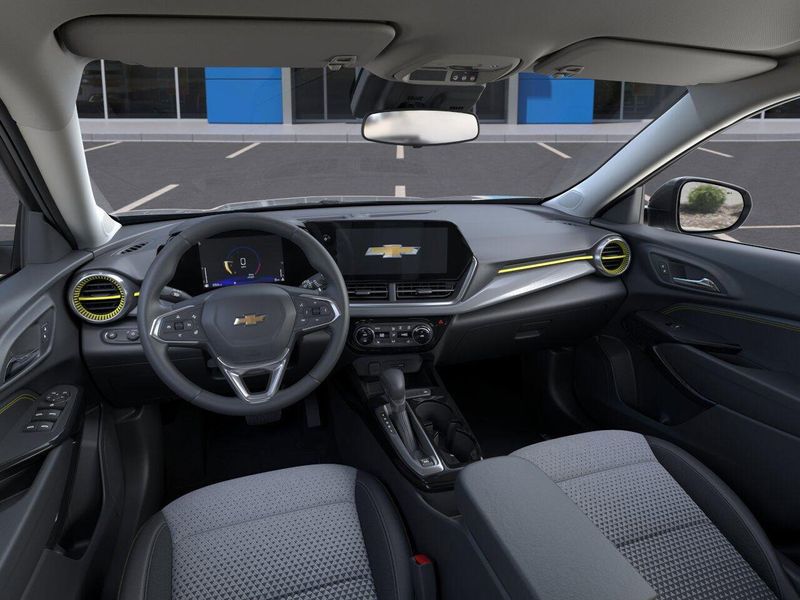 2025 Chevrolet Trax LTImage 15