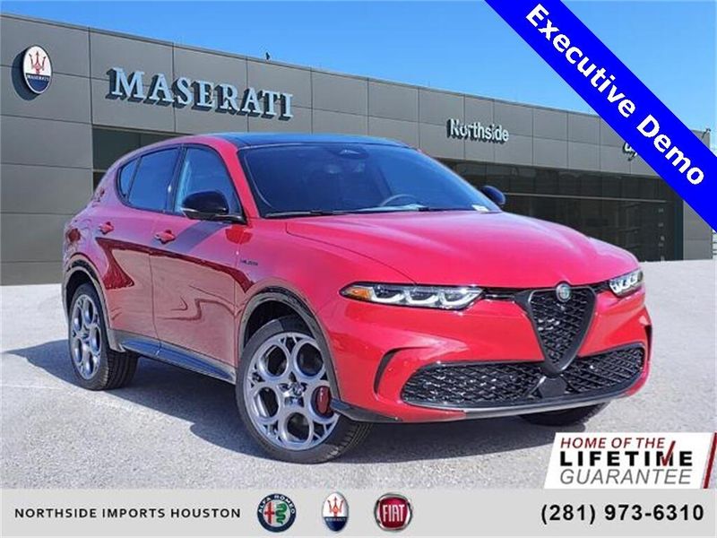 2024 Alfa Romeo Tonale Veloce Eawd in a Alfa Rosso (Red) exterior color and Red/Blackinterior. Northside Alfa Romeo of Houston 281-475-4549 alfaromeousaofnorthhouston.com 