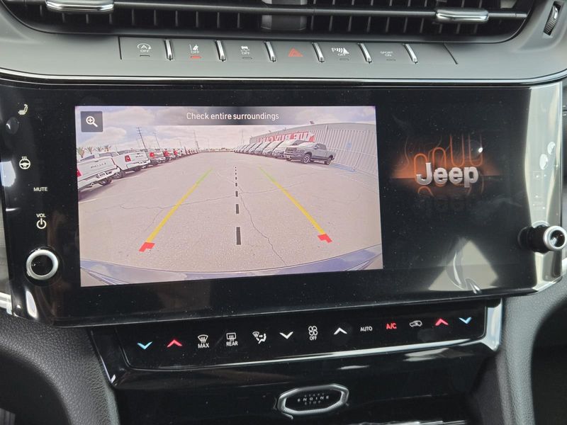 New 2026 Jeep Grand Cherokee Laredo Altitude 4x2