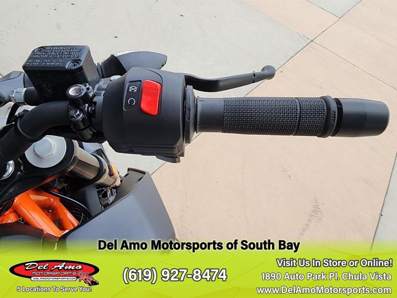 2023 KTM 390 DUKE  in a GREY exterior color. Del Amo Motorsports of South Bay (619) 547-1937 delamomotorsports.com 